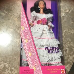 Puerto Rican Barbie (Dolls of the World Collection) 1996